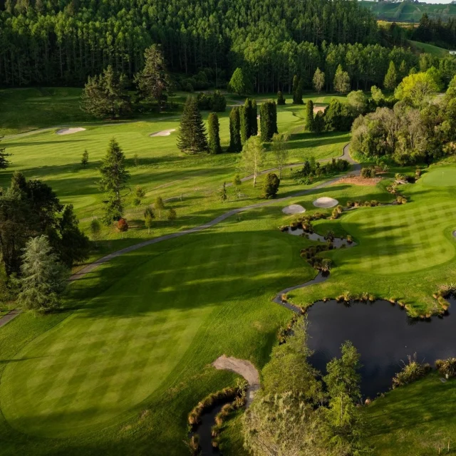 Perfectly manicured fairways 🤝Wairakei Golf + Sanctuary